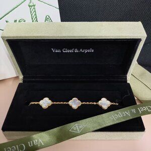 💎Van Cleef & Arpels 18K gold white mother-of-pearl 5-flower bracelet💎
